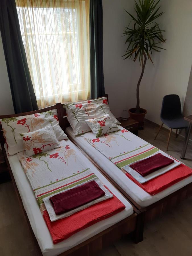 M47 Vendeghaz-Airport Hotel เดเบรตเซน ภายนอก รูปภาพ