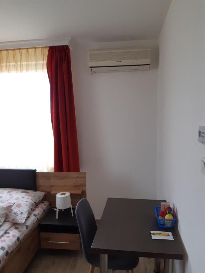 M47 Vendeghaz-Airport Hotel เดเบรตเซน ภายนอก รูปภาพ