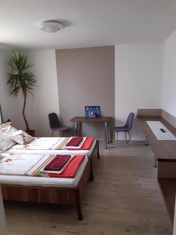 M47 Vendeghaz-Airport Hotel เดเบรตเซน ภายนอก รูปภาพ